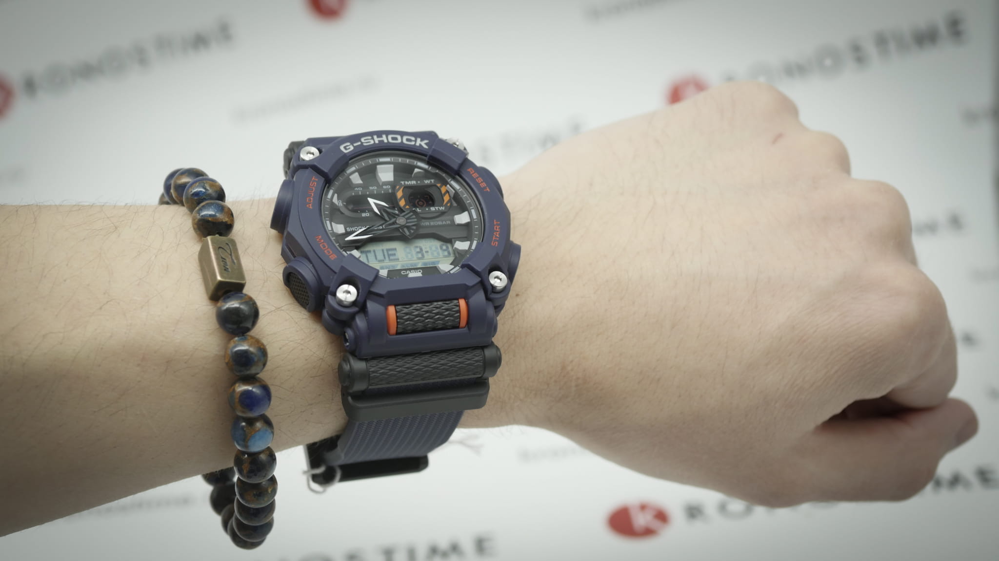 Casio Casio G-Shock GA-900-2A спортивные наручные часы, вид спереди